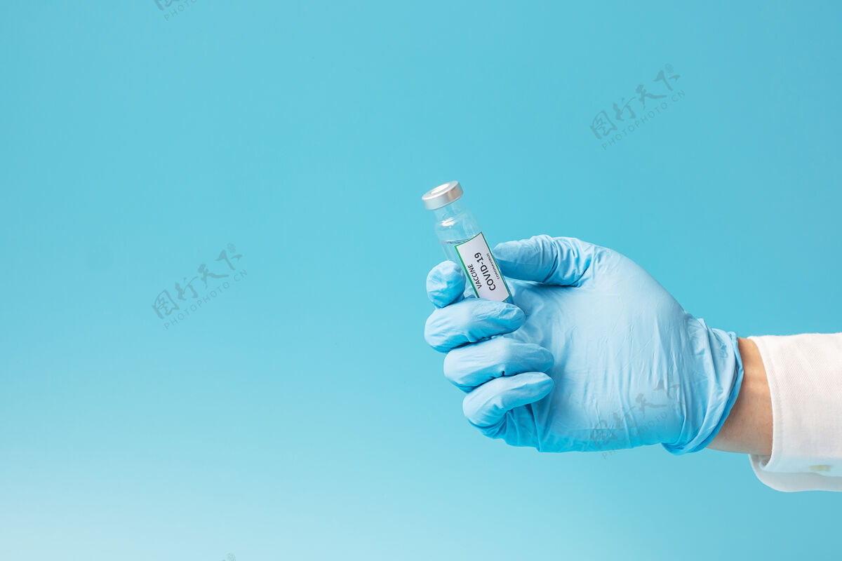 冠状病毒医院内戴丁腈手套的医生手中的冠状病毒19疫苗瓶实验室.医学 健康 预防接种和免疫理念液体疾病医疗
