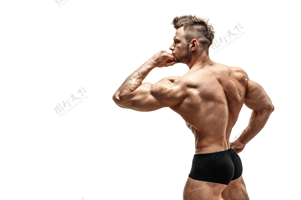 健身房肌肉发达的雄性背过白墙 隔离肌肉肌肉身体