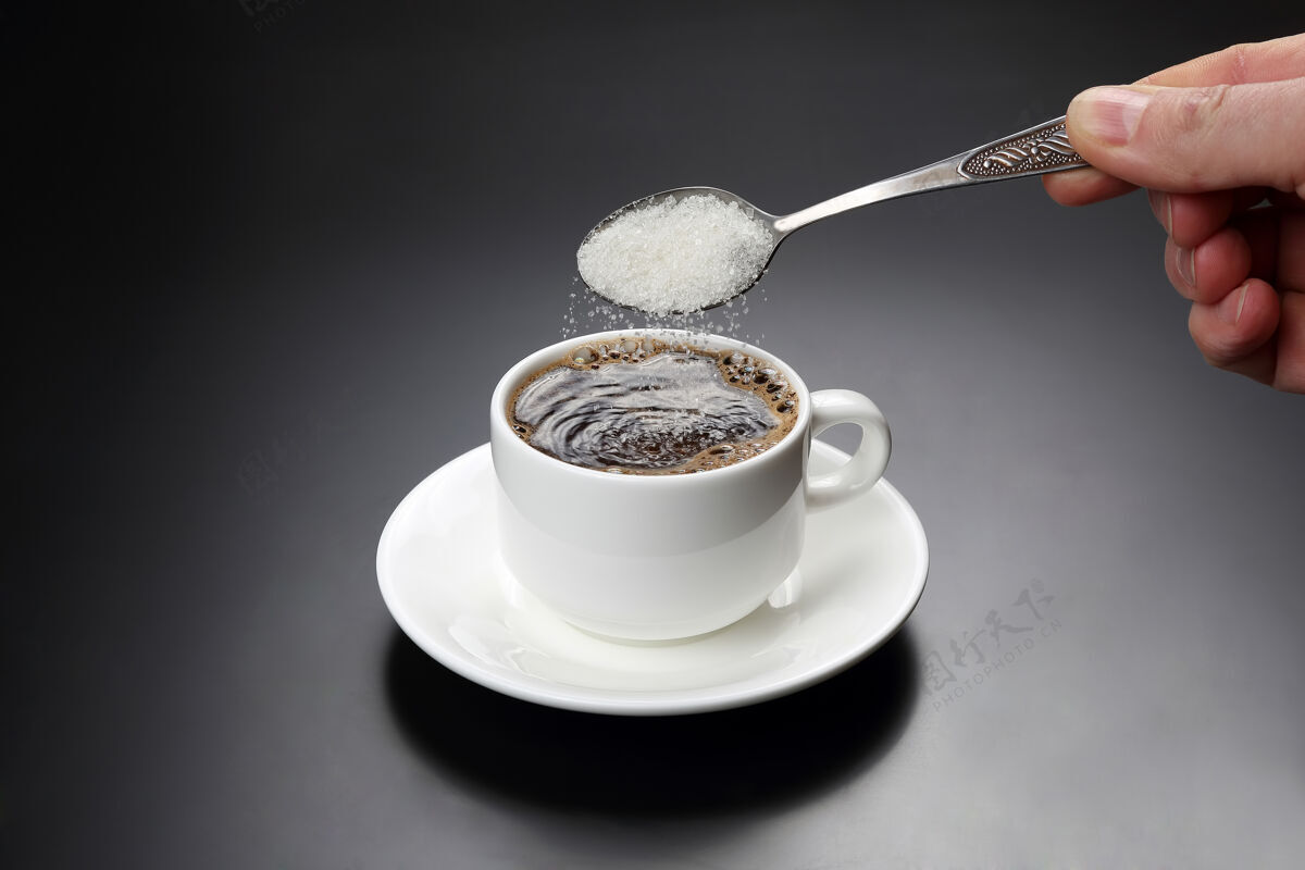 咖啡因白杯加黑咖啡 勺子加糖杯子盘子马克杯