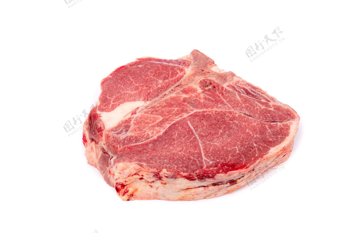 牛腰肉一块新鲜的生马肉隔离在白色的表面上 生的蛋白质块