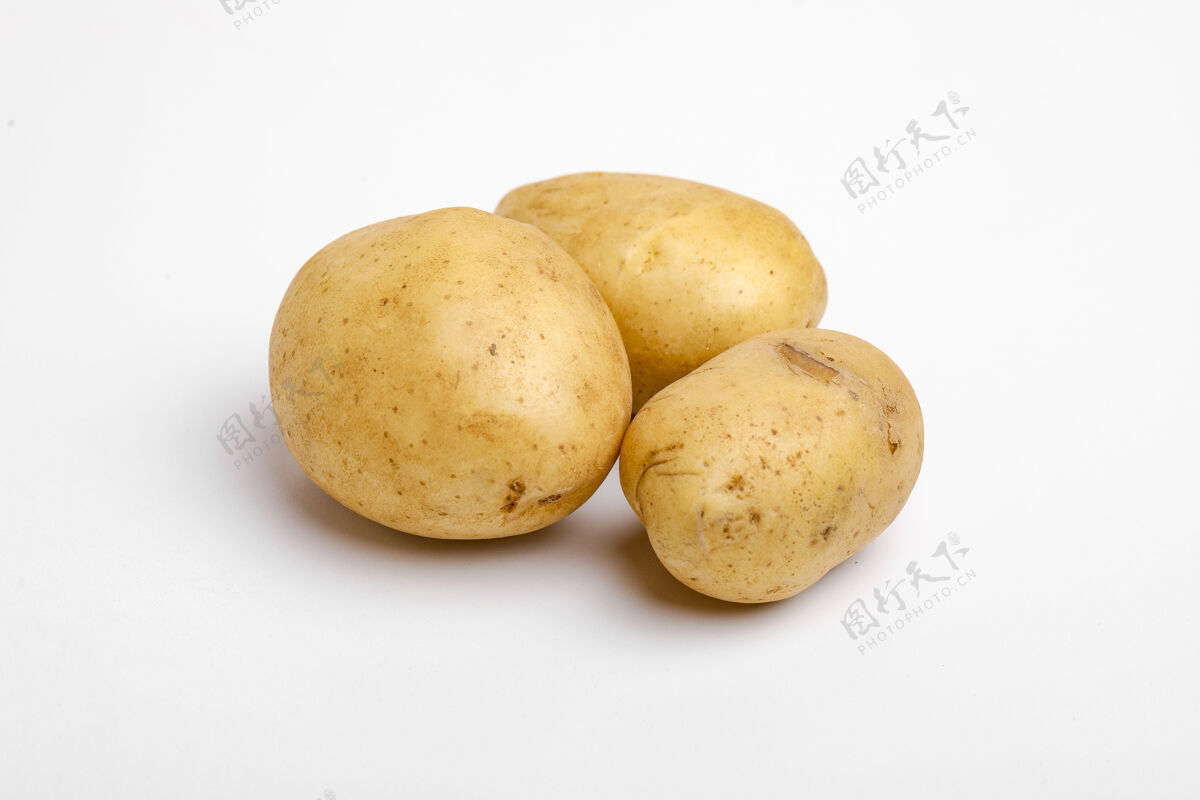 农业土豆是孤立的蔬菜收获健康