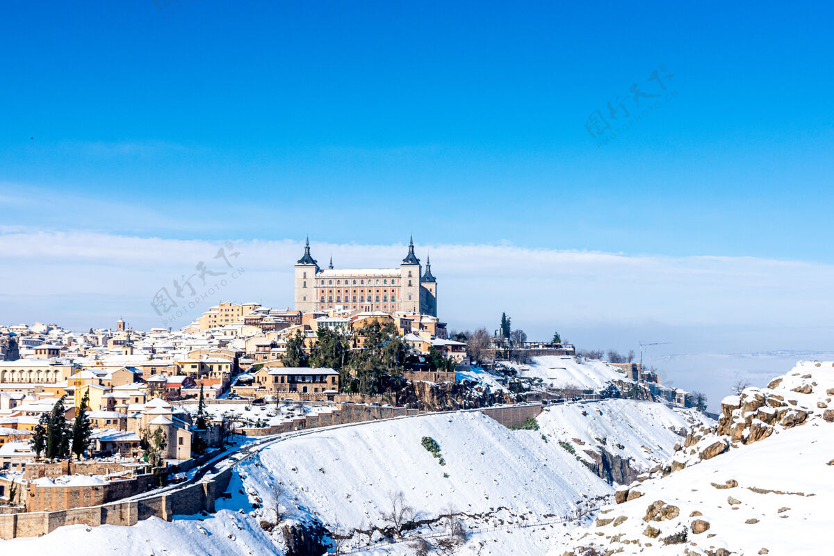 历史托莱多阿尔卡扎尔被雪覆盖的景色封面塔遗产
