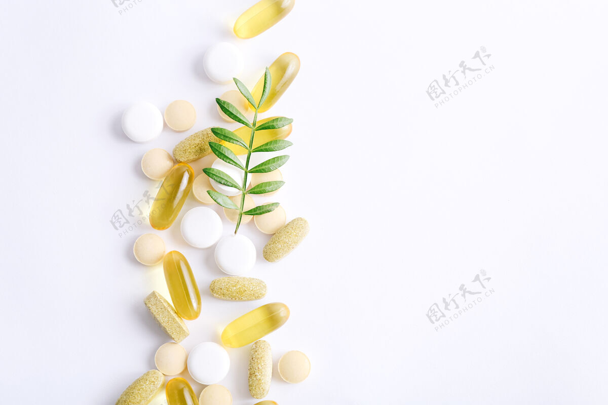 治疗各种药丸 片剂和胶囊上都有白色替代品健康药物