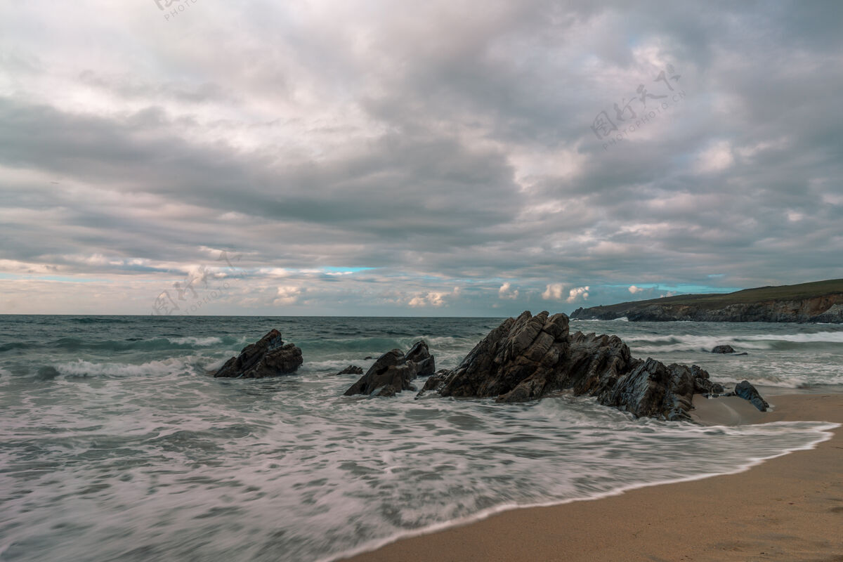 目的地西班牙阿斯图里亚斯的塞兰特斯海滩景观旅游自然海洋