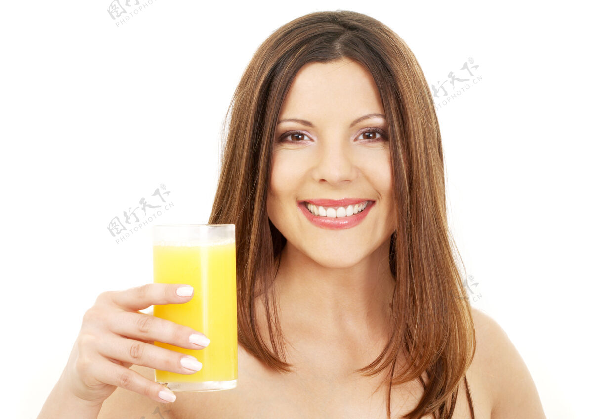 生活可爱的棕发女郎和一杯果汁的照片新鲜玻璃尼斯