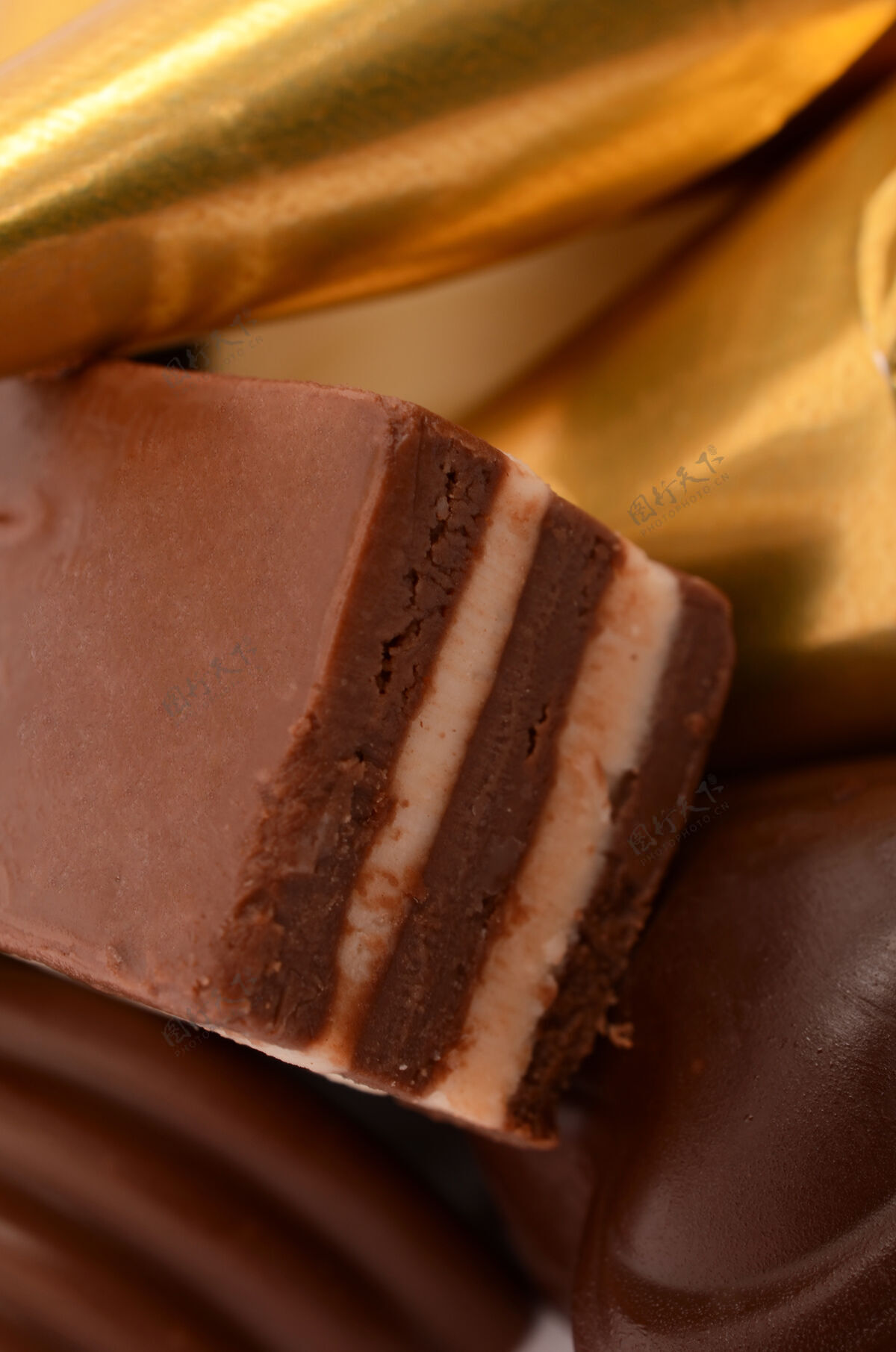 普拉琳巧克力糖果特写可可美味甜点