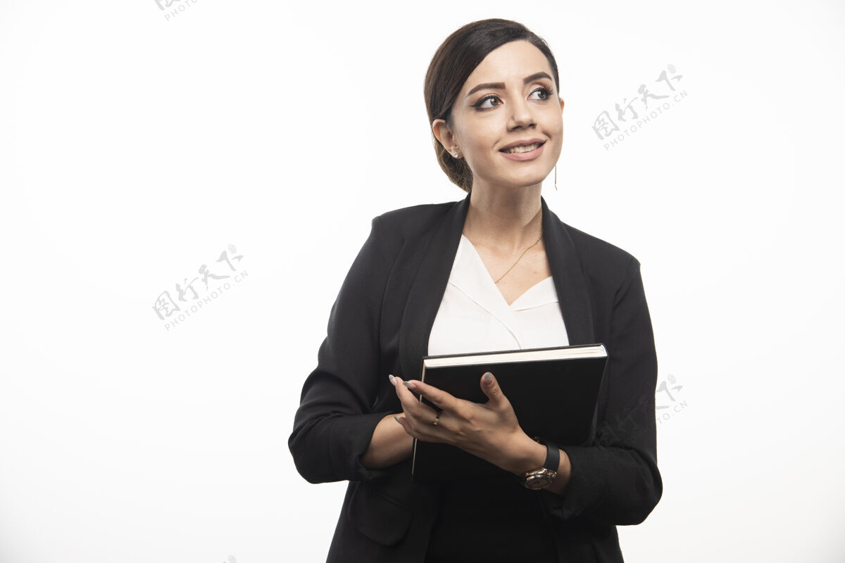 女商人年轻女子与白色背景的笔记本合影高质量的照片办公室行政人员公司