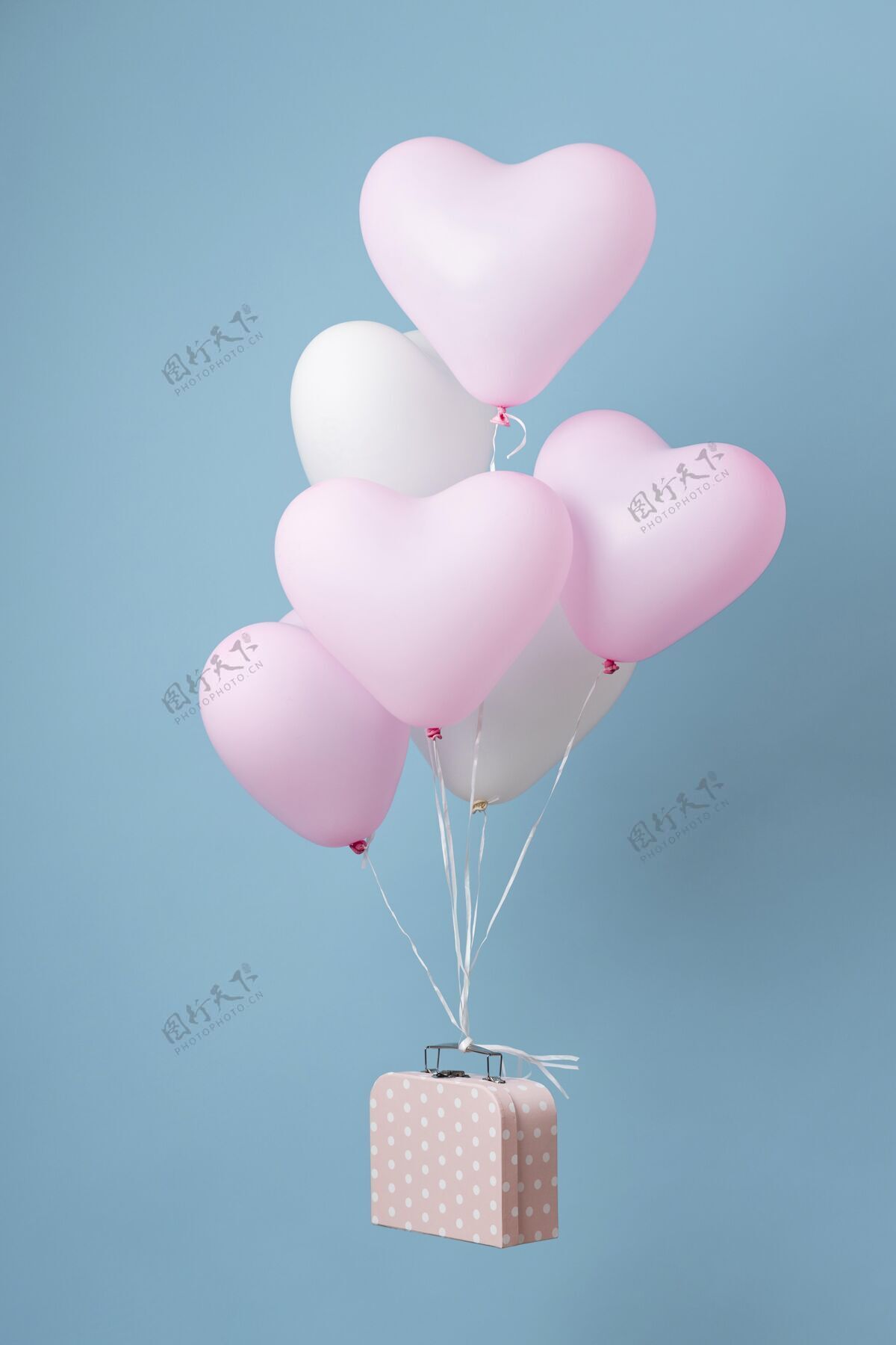 聚会盒子里有可爱的心气球静物组成分类