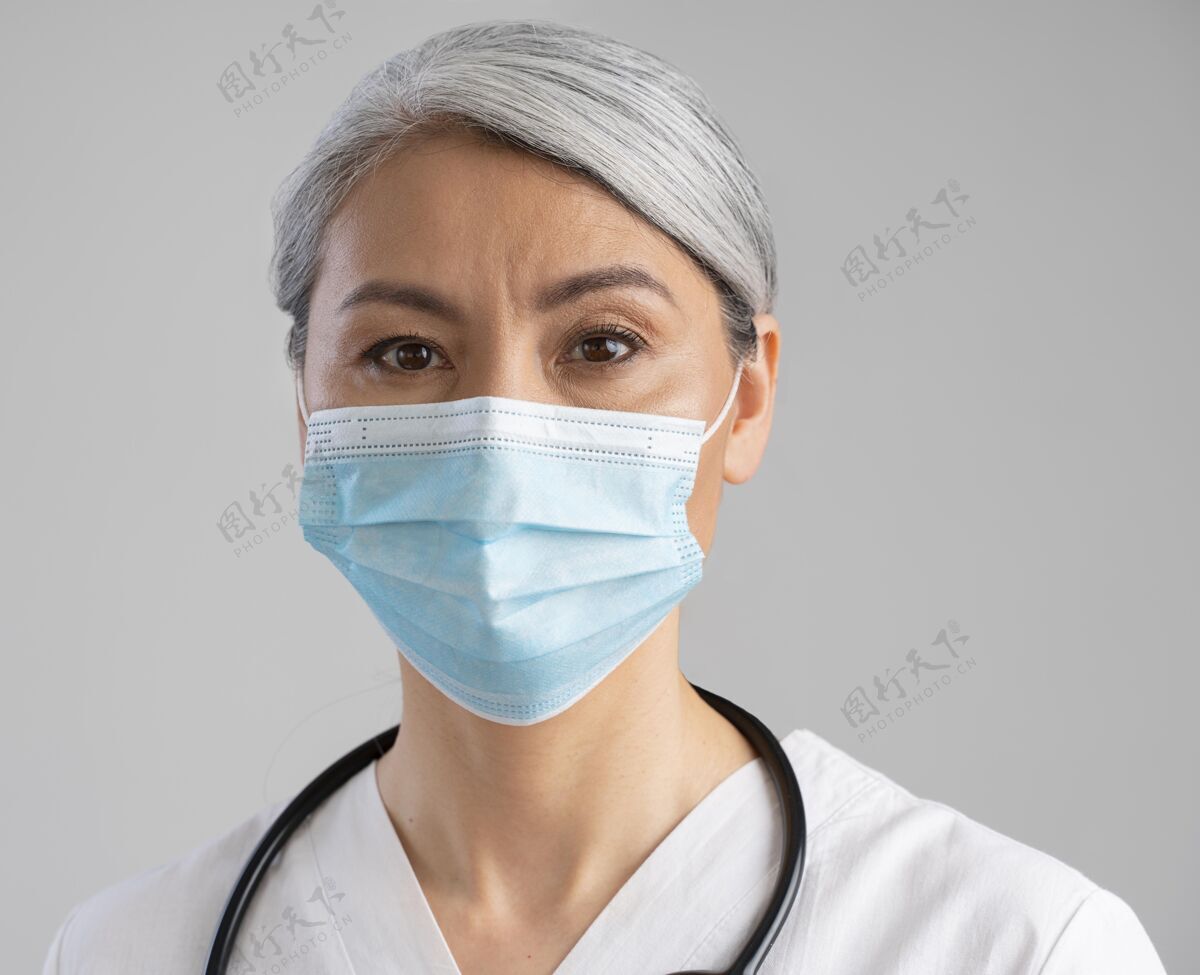 健康专业人士戴着医用面罩的女卫生员画像面罩肖像医生