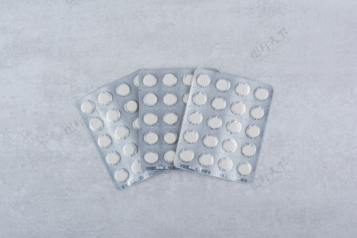 抗生素大理石表面有三包药品包装医药处方