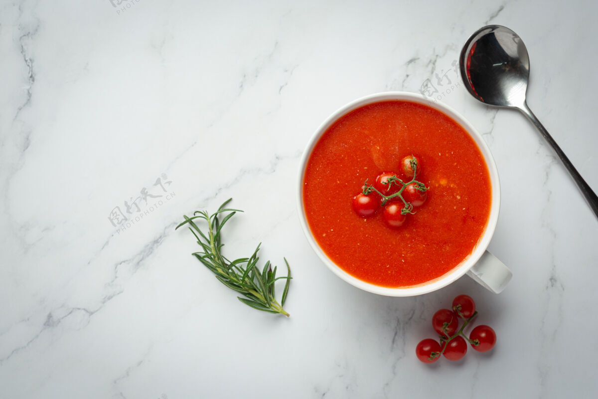 番茄温热的番茄汤盛在碗里农业蛋白质奶油