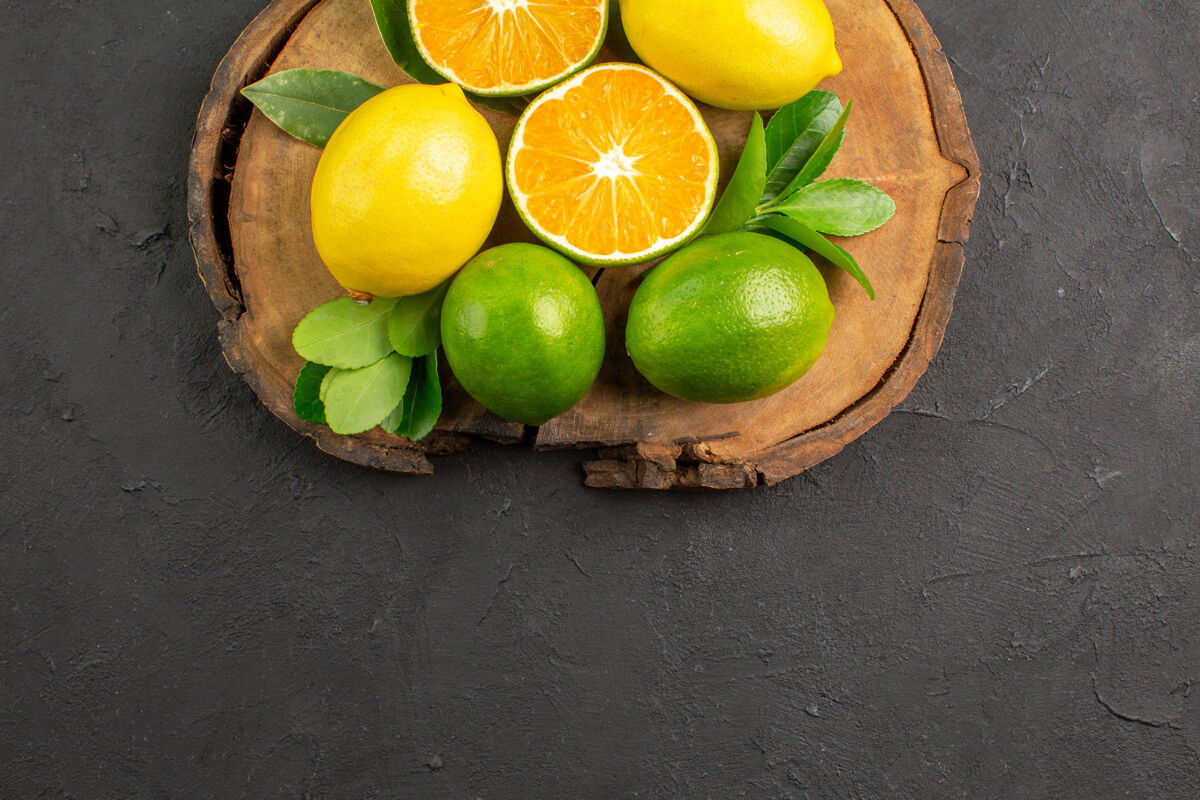 健康顶视图新鲜酸柠檬在黑暗的地板上水果柑橘酸橙水果多汁食物