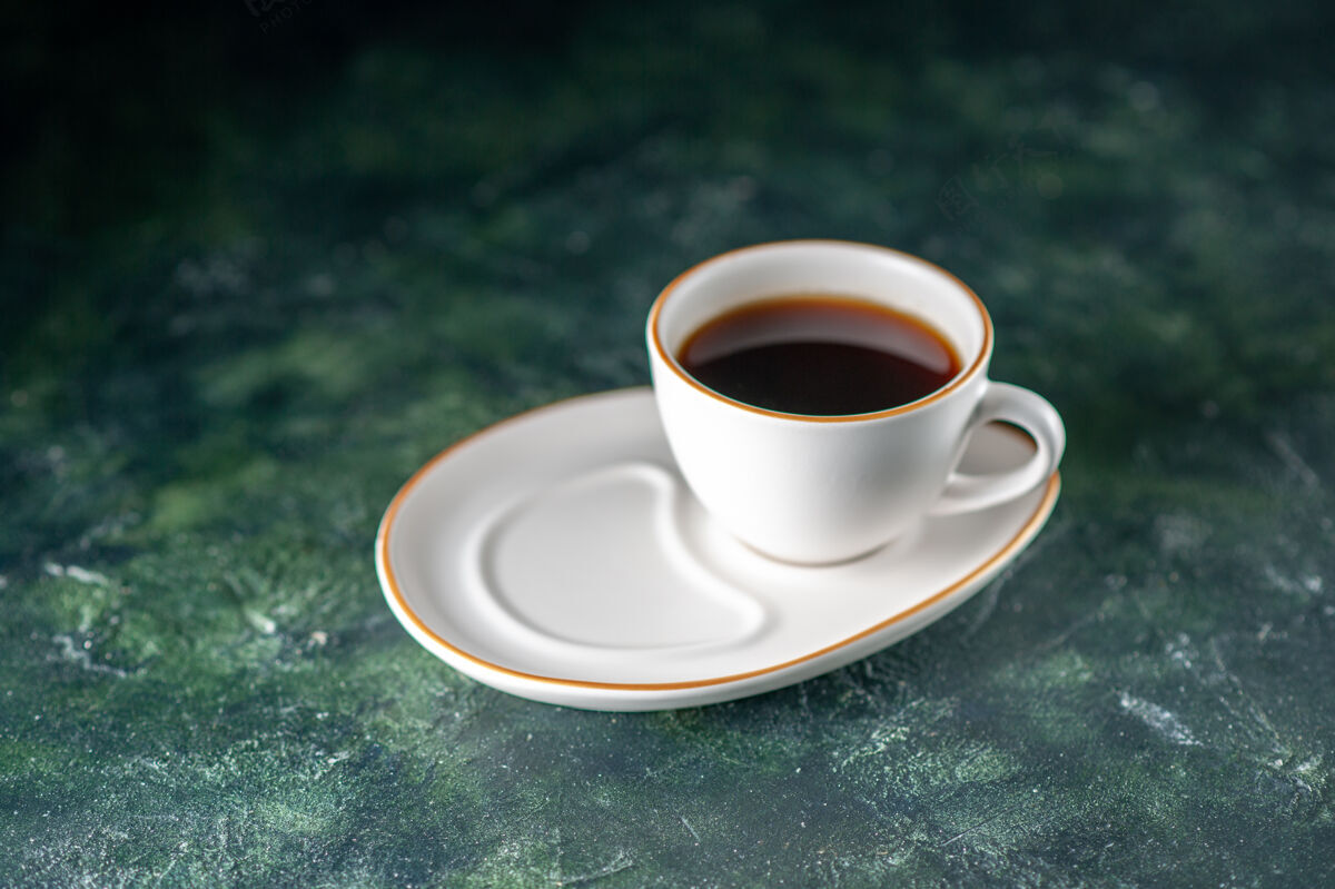 风景前视一杯茶在白色盘子上深色的表面颜色仪式早餐早餐照片面包杯饮料浓缩咖啡杯子面包