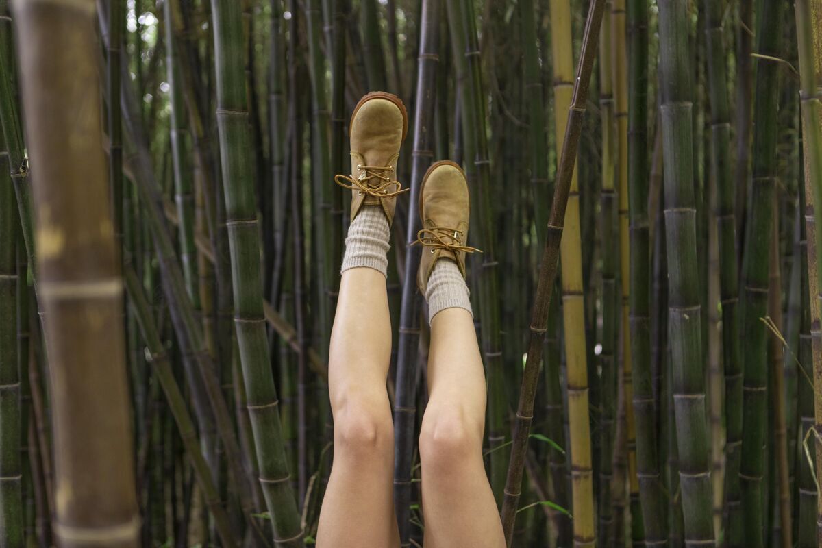 模型用竹子摆姿势自然情感成人