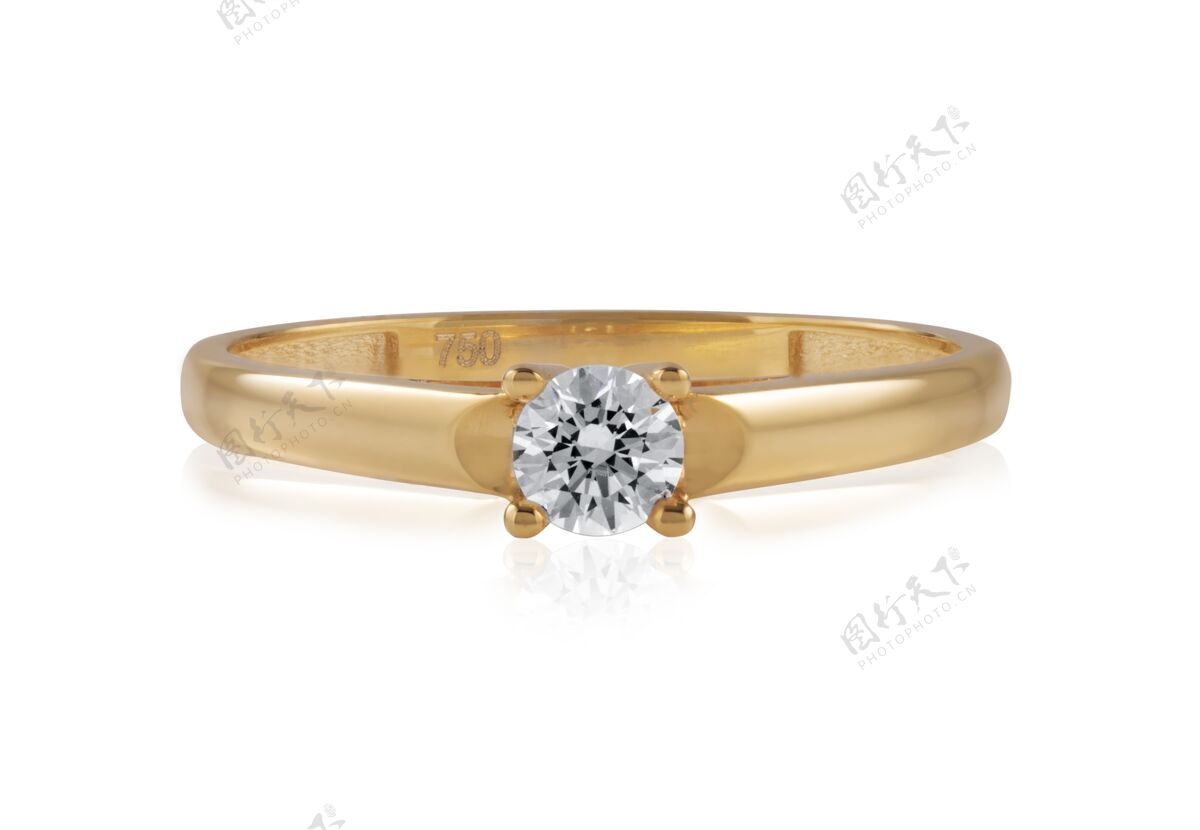 光上面镶着闪亮钻石的金戒指婚礼戒指玻璃