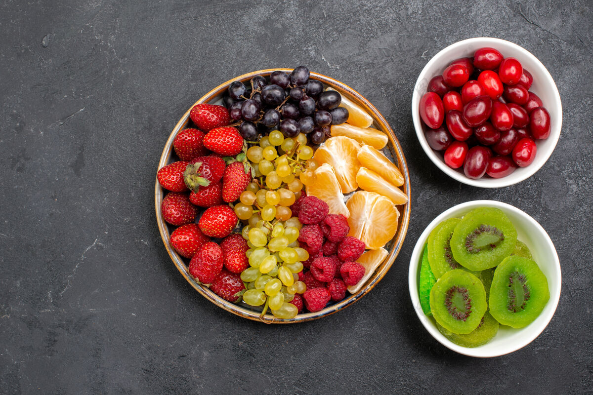 成分顶视图水果组成不同的新鲜水果对暗灰色空间食品热带醇香