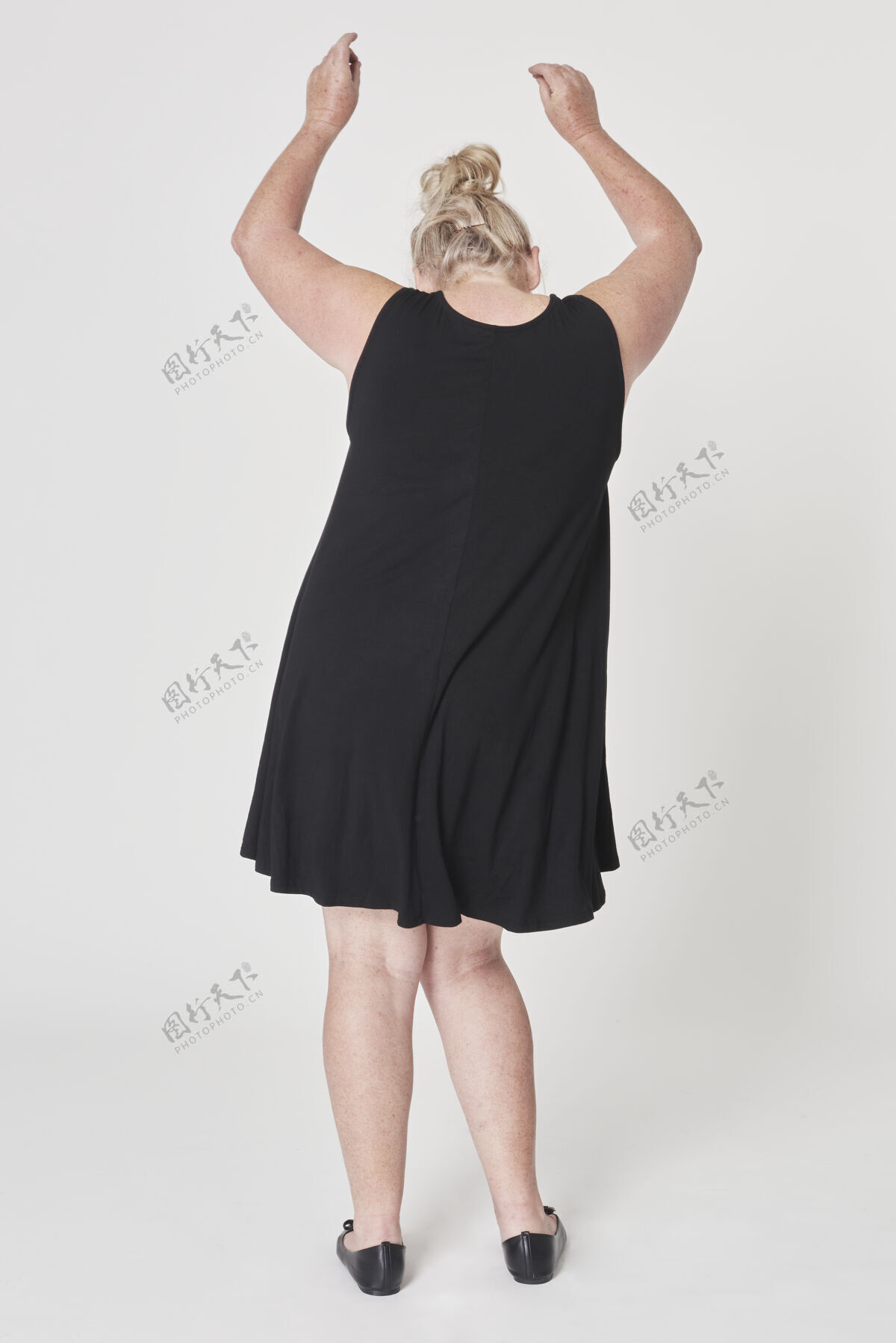 品牌黑色礼服加上尺寸服装身体积极舞蹈白种女人高级