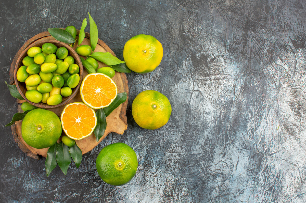 切割顶部特写查看柑橘类水果不同种类的柑橘类水果的砧板健康柑橘酸橙