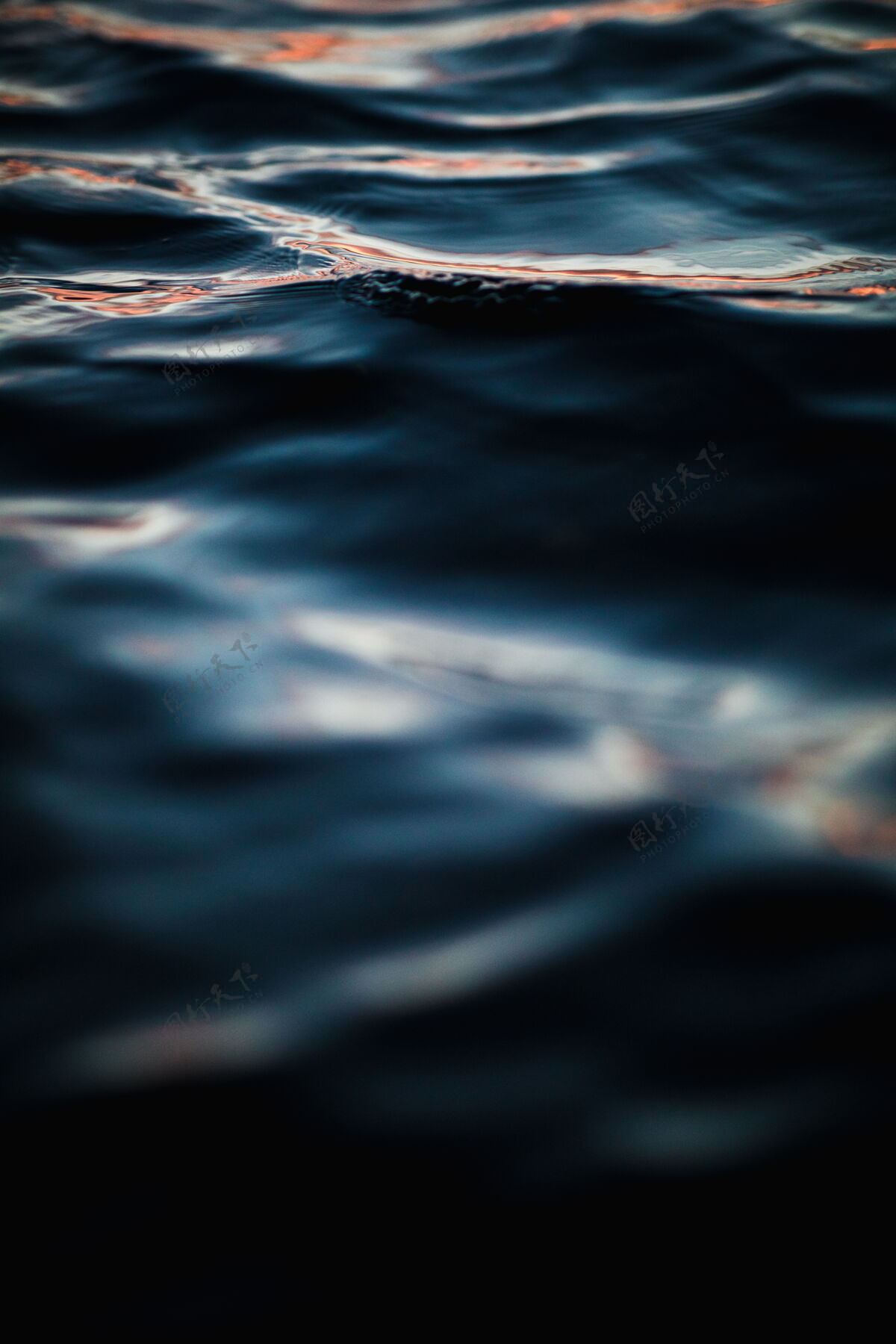 大海蓝色的水海洋大自然划桨