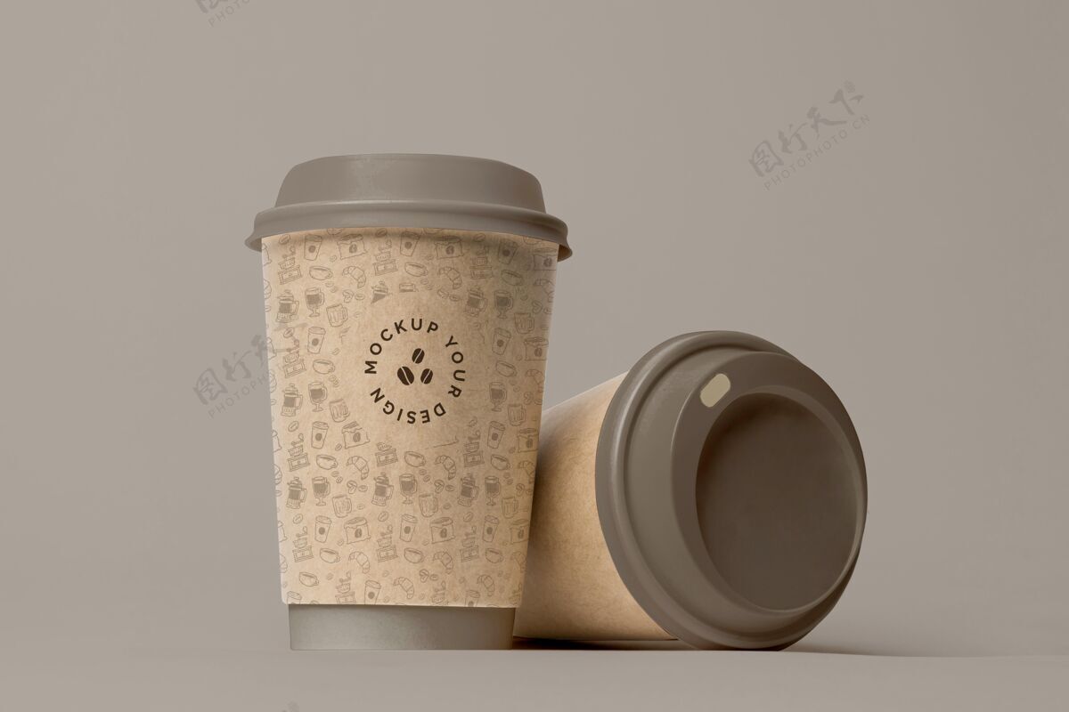 商标模型塑料杯和咖啡模型放在桌子上咖啡模型咖啡品牌