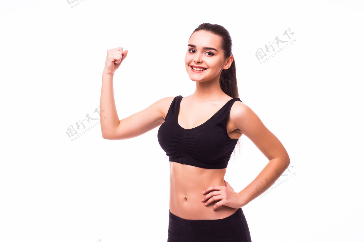 健美运动与完美的身体显示肱二头肌 健身女孩工作室拍摄白色背景的年轻女子人运动二头肌
