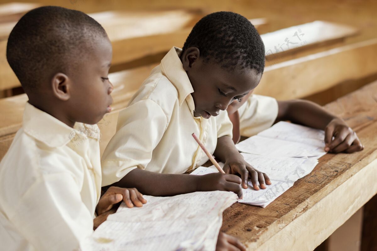 学习一群非洲孩子一起学习童年学生小学