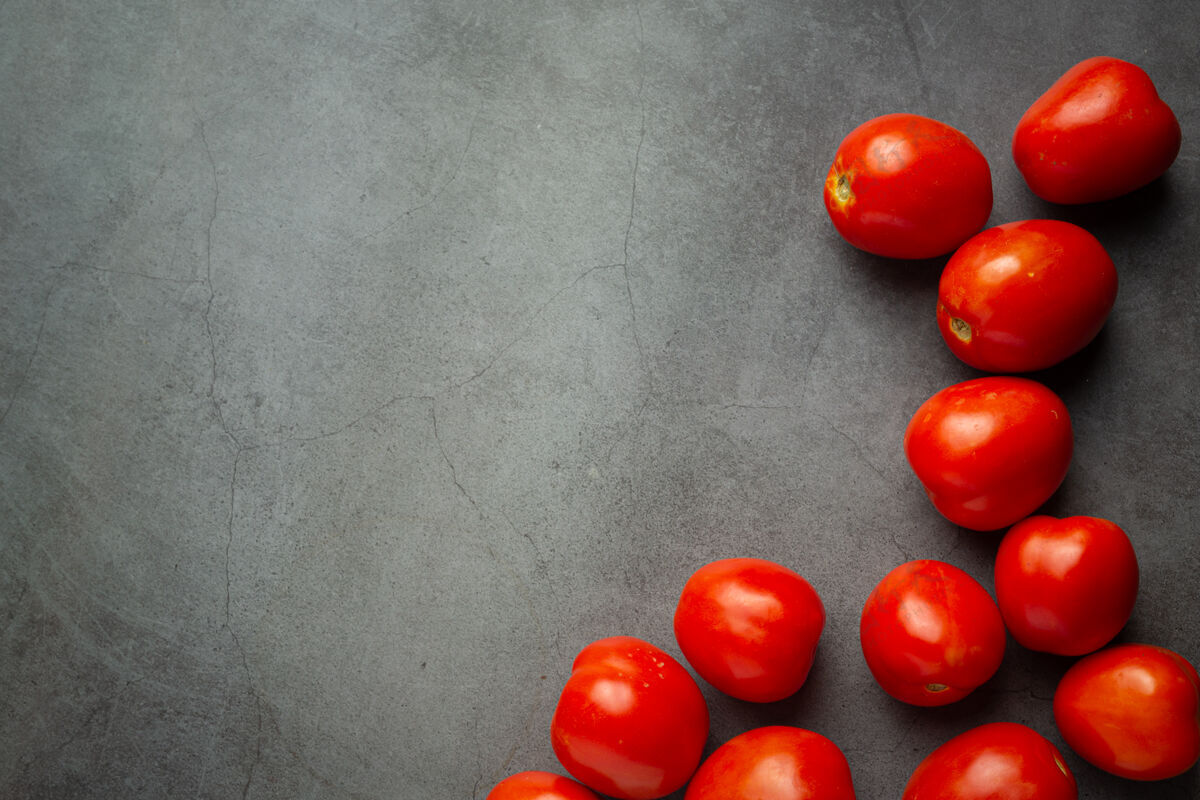 素食食品新鲜的西红柿可以煮了水果草药混合的