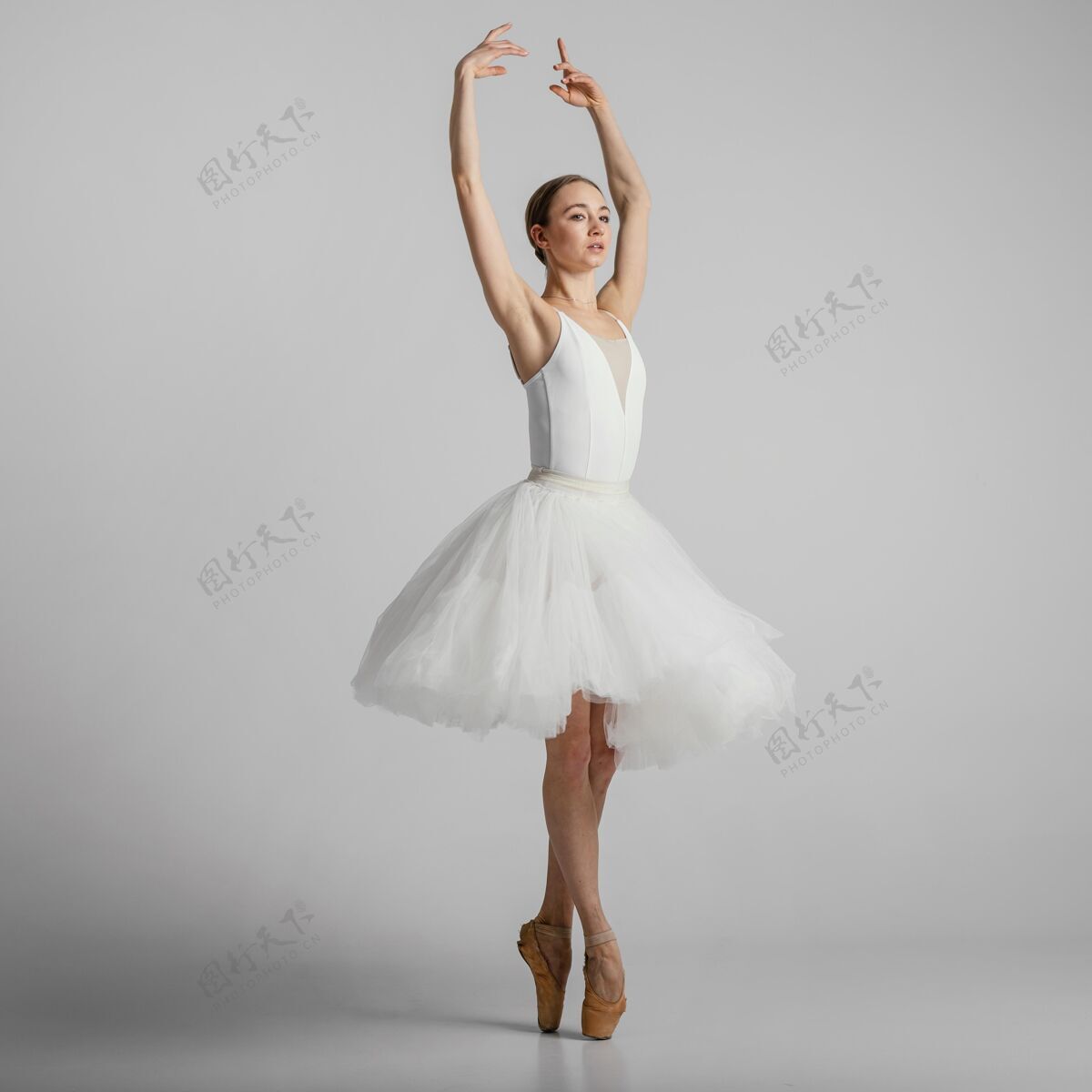 芭蕾舞穿着白色裙子的芭蕾舞演员姿势人才女人