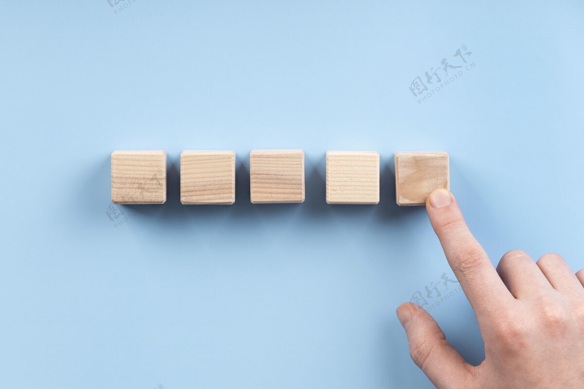 安排空木块的排列平面布局木材构图