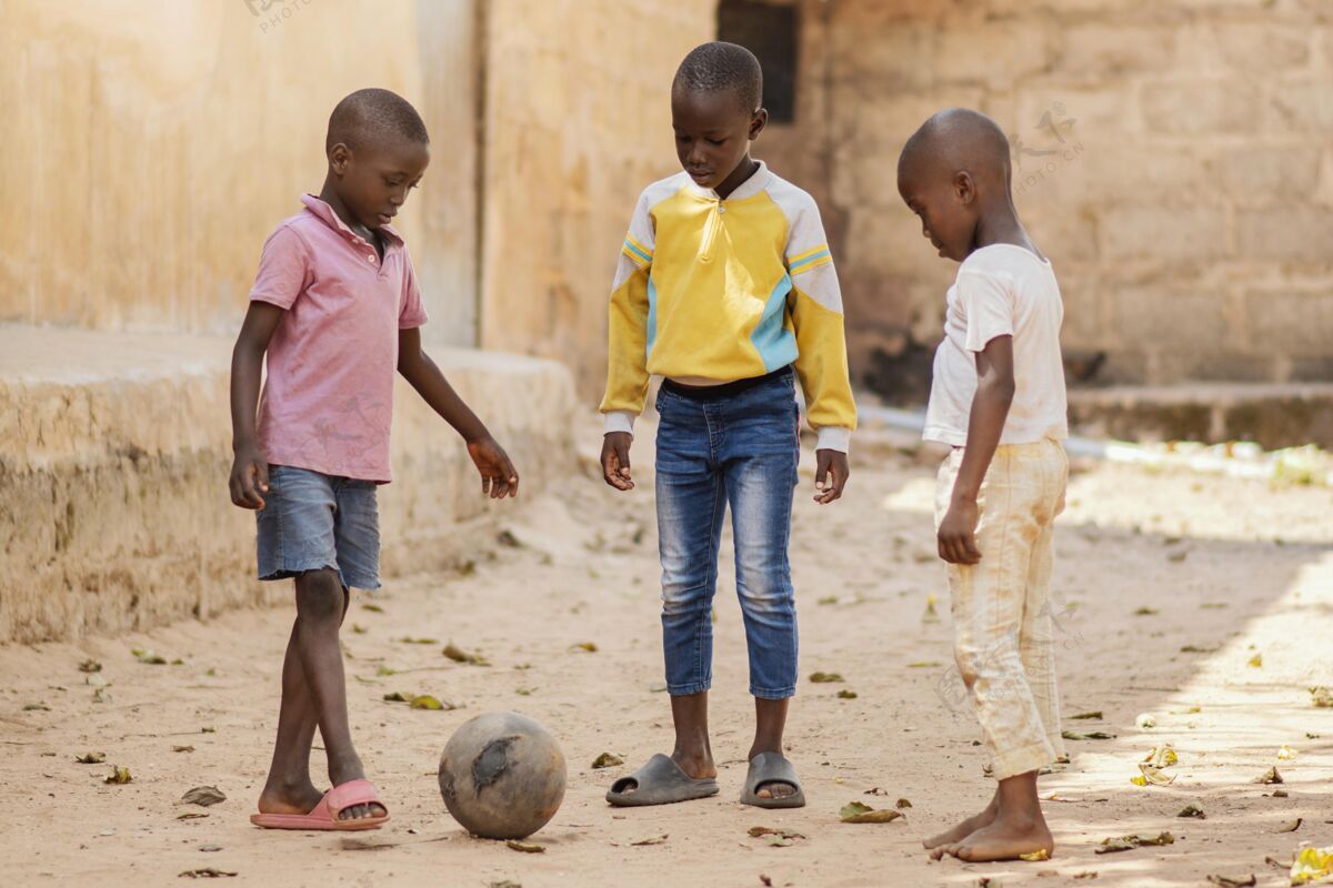 文化孩子们在玩球孩子生活方式第三世界