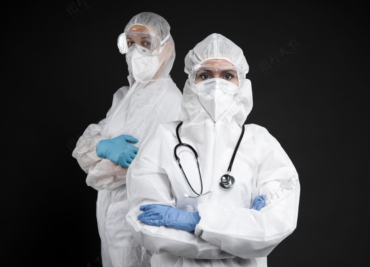 冠状病毒医生戴着特殊的医疗设备医院医疗穿戴诊所