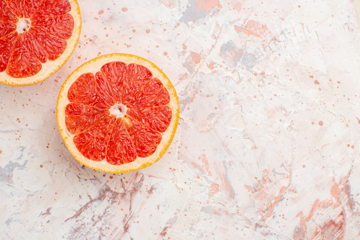 果汁俯视图切割葡萄柚裸体表面与复制空间柑橘多汁维生素