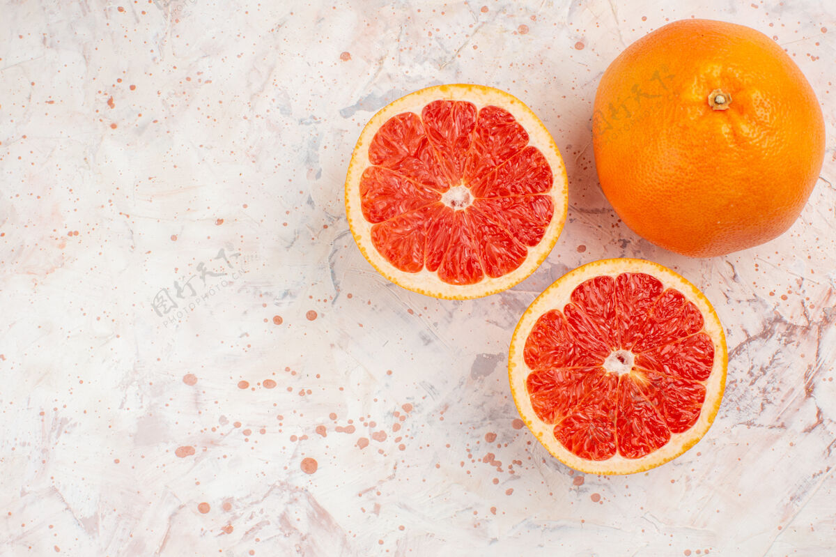 切片俯视切割葡萄柚新鲜葡萄柚裸体表面自由空间视图柑橘多汁