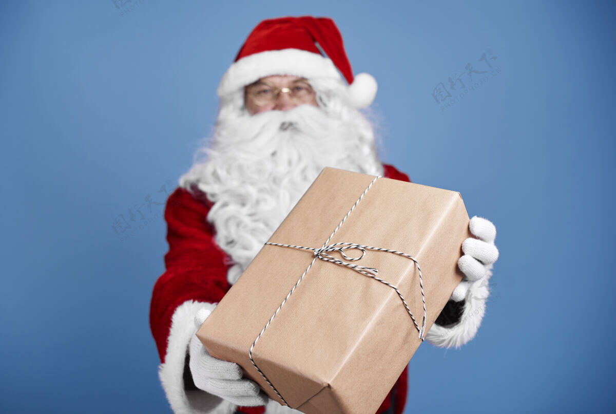 礼物散焦圣诞老人送圣诞礼物庆祝圣诞老人一天