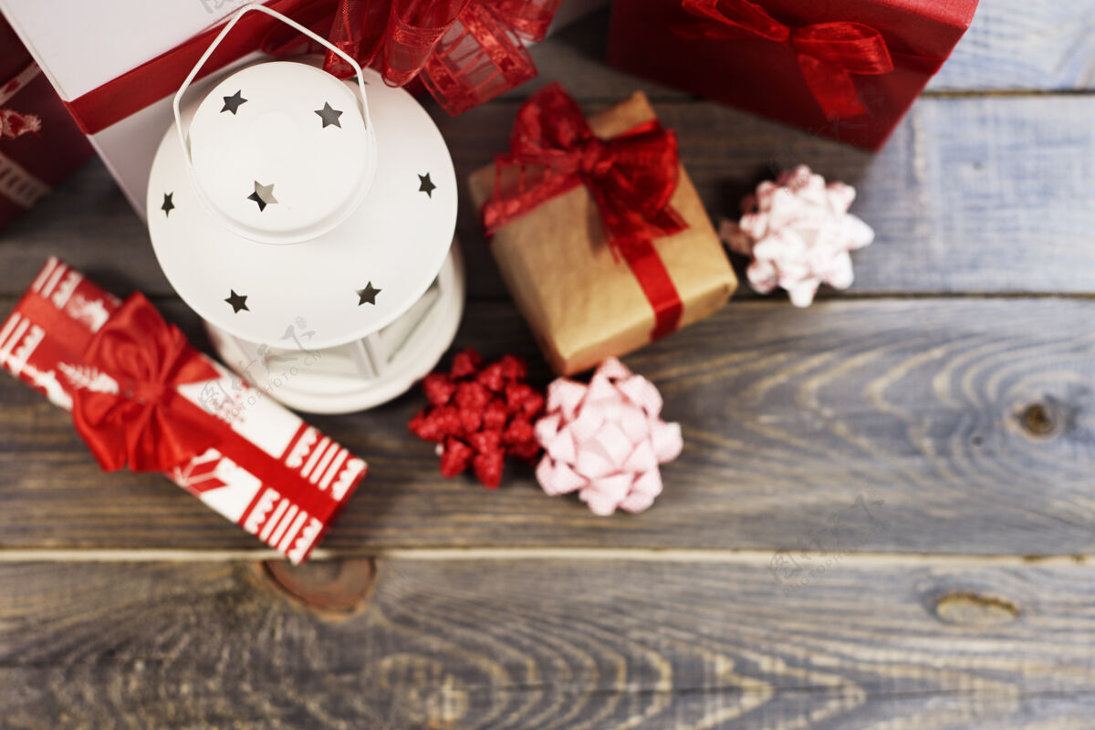 圣诞装饰品带礼品盒的灯笼顶视图丰盛惊喜包装