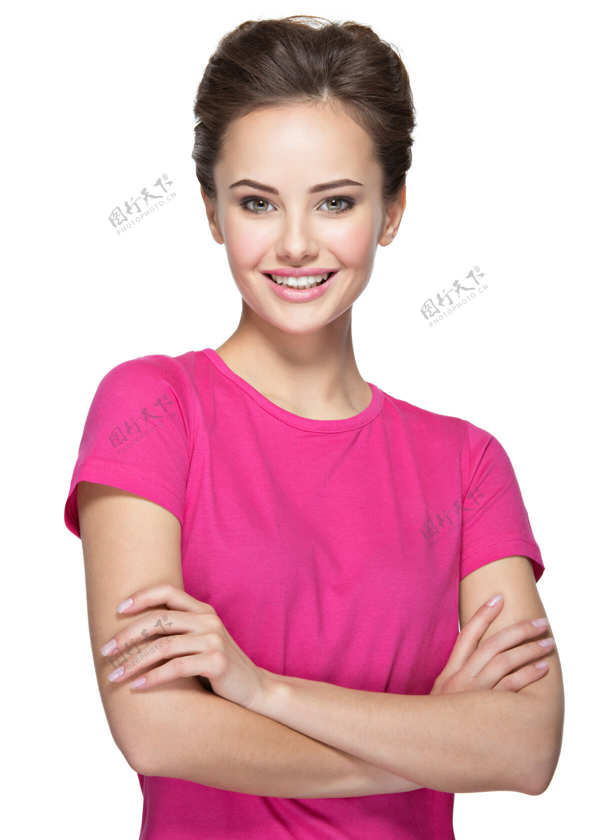 T恤一个年轻漂亮的快乐女人的画像正面女性漂亮