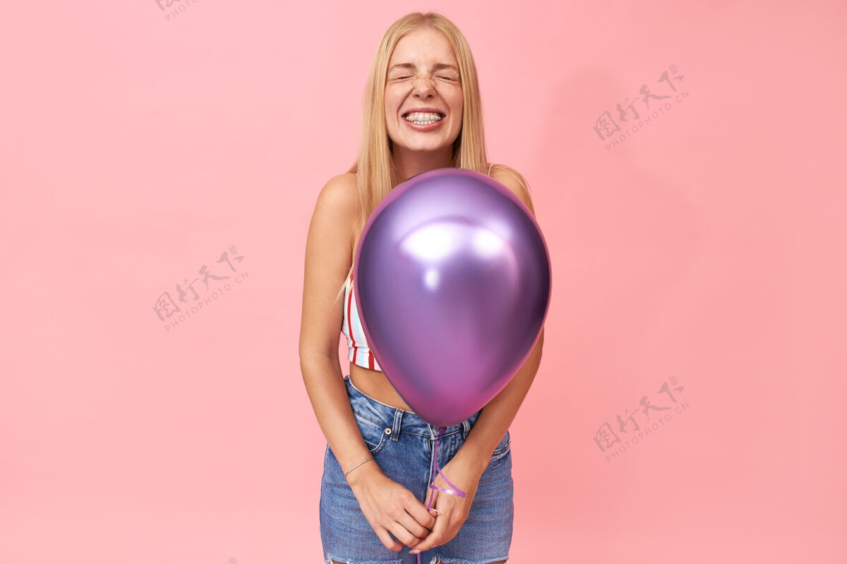 气球积极的情绪 快乐 特殊的场合享受爱情积极