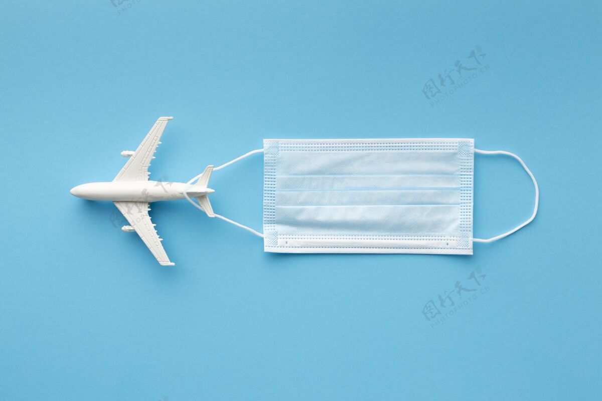 俯视图医疗面罩与飞机雕像平放疾病平面视图